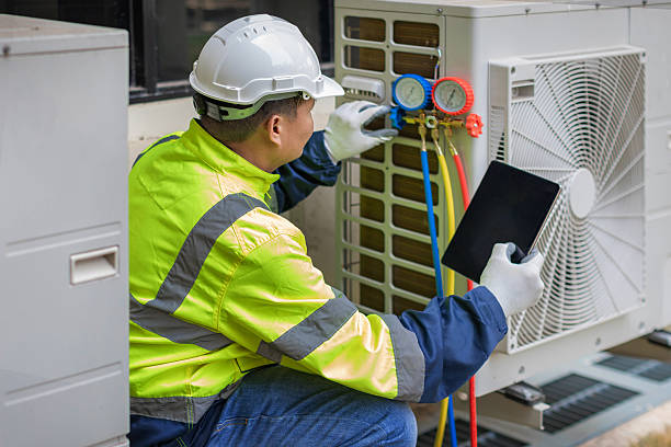 Professional Hvac technician working in Fresno, TX
